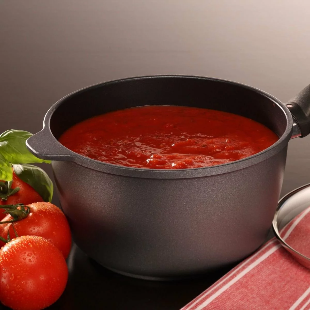 Swiss Diamond | HD Sauce Pan With Lid - 8" (3.2 Qt.) 7 Swiss Diamond | HD Sauce Pan With Lid - 8" (3.2 Qt.) - Image 5