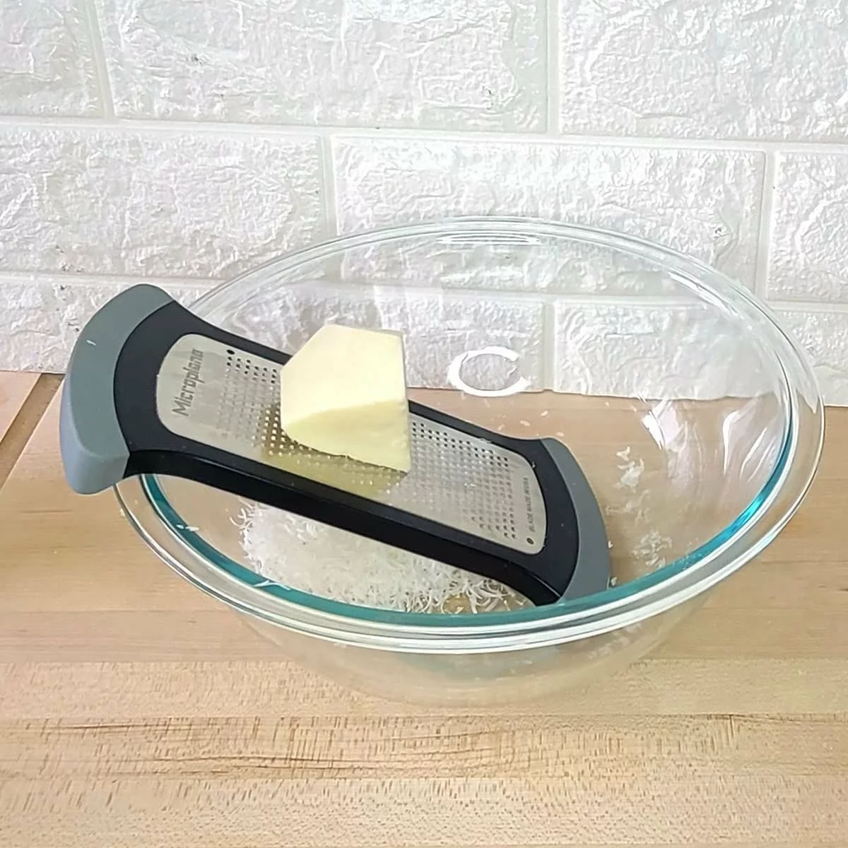 Microplane Fine Mixing Bowl Grater | Grey/Black 5 Microplane Fine Mixing Bowl Grater | Grey/Black - Image 3