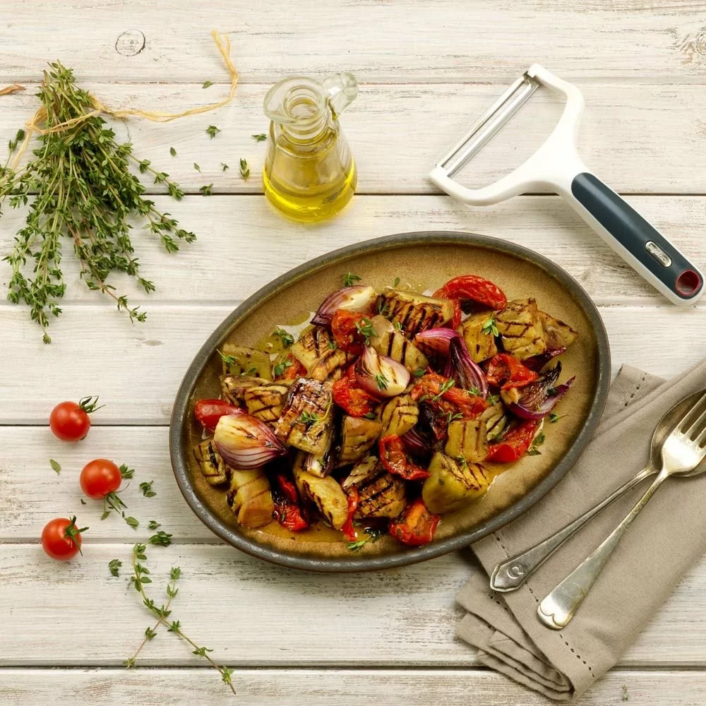 Zyliss Smooth Glide Wide Peeler 4 Zyliss Smooth Glide Wide Peeler - Image 2