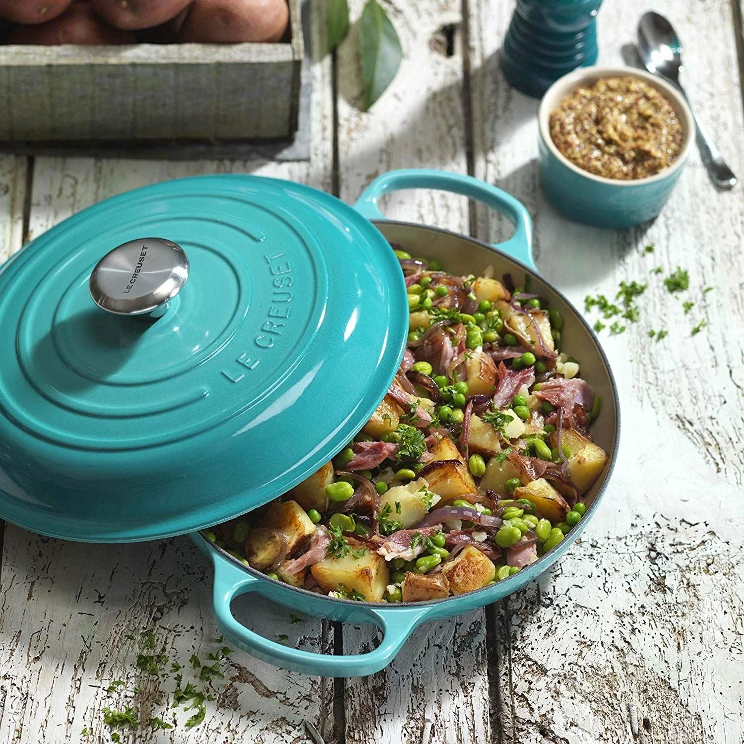 Le Creuset 2.25 Qt. Signature Enameled Cast Iron Braiser With Stainless Steel Knob | Caribbean Blue 7 Le Creuset 2.25 Qt. Signature Enameled Cast Iron Braiser With Stainless Steel Knob | Caribbean Blue - Image 5