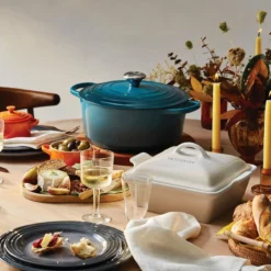 Le Creuset 5.5 Qt. Round Signature Cast Iron Dutch Oven With Stainless Steel Knob | Deep Teal -Food Prep Tools Shop rs12794 200716 lc thanksgivingtable ret